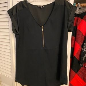 Express zippered v-neck, black, size M